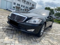 Mercedes-Benz S-Class S 300 L 2007 Hitam 3