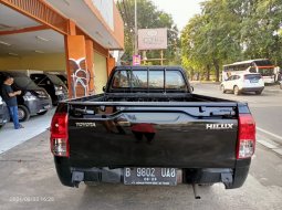 Toyota Hilux S-Cab 2.0 L M/T BENSIN 2018 Hitam 7