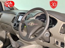 Toyota Innova G 2.0 M/T 2009 4