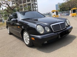 Mercedes-Benz E-Class E 320 1997 Hitam 1