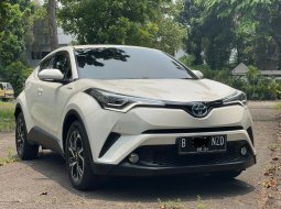 Toyota C-HR Hybird 2019 Putih 2