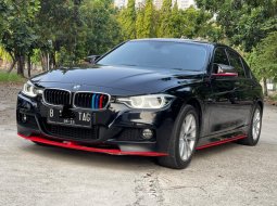 BMW 320i 2017 Sport Hitam 1