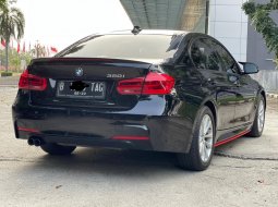 BMW 320i 2017 Sport Hitam 4