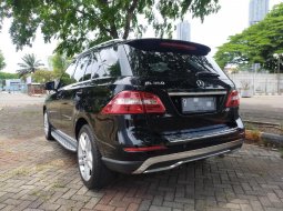 Mercedes-Benz M-Class ML 350 2012 Hitam 4