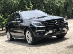 Mercedes-Benz ML 350 2012 Hitam 2