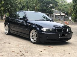 BMW 318i 2003 Biru 2