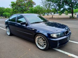 BMW 3 Series 318i 2003 Biru 3