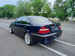 BMW 3 Series 318i 2003 Biru 4