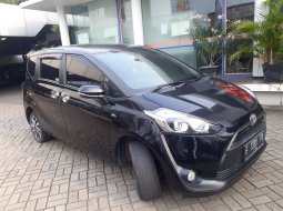 Toyota Sienta V 2016 Hitam 2