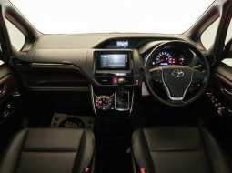 Toyota Voxy 2.0 AT 2018 Hitam 6