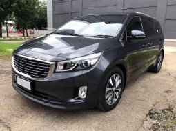 Kia Grand Sedona Ultimate 2017 Abu-abu 1