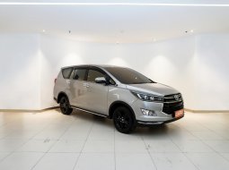 Toyota Innova 2.4 Venturer MT 2020 Silver 1