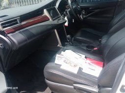 Toyota Kijang Innova V A/T Gasoline 2016 Putih 5