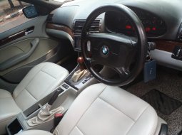 BMW 318i AT BIRU 2003 4