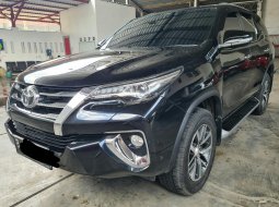 Toyota Fortuner VRZ 2.4 Diesel AT ( Matic ) 2017 Hitam Km 62rban Siap Pakai 3