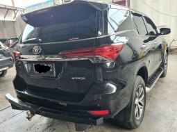 Toyota Fortuner VRZ 2.4 Diesel AT ( Matic ) 2017 Hitam Km 62rban Siap Pakai 5