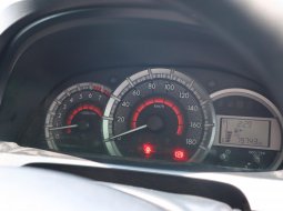 Daihatsu Xenia 1.3 R MT 2018 MPV PUTIH 4