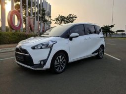 Mobil Toyota Sienta 2019 V terbaik di Banten 9