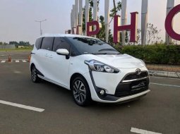 Mobil Toyota Sienta 2019 V terbaik di Banten 8