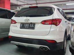 Mobil Hyundai Santa Fe 2014 terbaik di DKI Jakarta 5