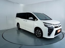 Toyota Voxy 2.0 AT 2019 Putih 1