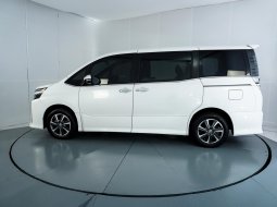 Toyota Voxy 2.0 AT 2019 Putih 3