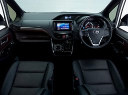 Toyota Voxy 2.0 AT 2019 Putih 10