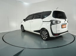 Toyota Sienta V MT 2018 Putih 4