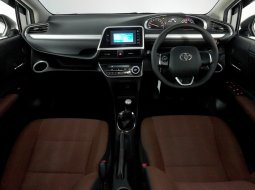Toyota Sienta V MT 2018 Putih 10