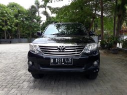 Jual mobil Toyota Fortuner 2012 1