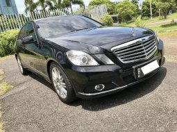 Mercedes-Benz E-Class E250 Elegance AT 2010 Hitam 3