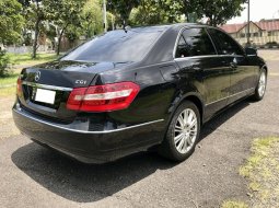 Mercedes-Benz E-Class E250 Elegance AT 2010 Hitam 4