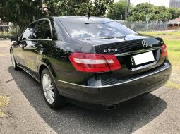 Mercedes-Benz E-Class E250 Elegance AT 2010 Hitam 5