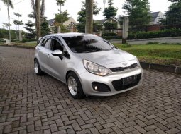 City car Lincah Kia Rio 2012 Hactback 1