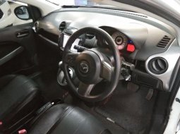 Jual cepat Mazda 2 Hatchback 2011 di Jawa Timur 5