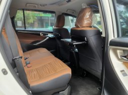 Toyota Kijang Innova V A/T Diesel 2019 Putih 4