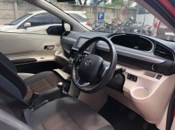 Toyota Sienta V MT 2016 6