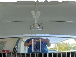 Jawa Timur, Rolls-Royce Ghost 2012 kondisi terawat 10