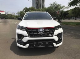 Toyota Fortuner 2.4 VRZ AT 2021 Putih 2