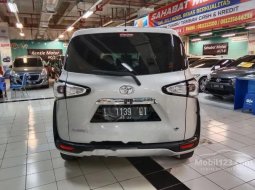 Mobil Toyota Sienta 2017 V terbaik di Jawa Timur 8