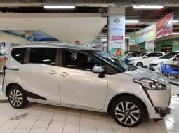 Mobil Toyota Sienta 2017 V terbaik di Jawa Timur 5