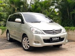 Mobil Toyota Kijang Innova 2010 V terbaik di DKI Jakarta 5