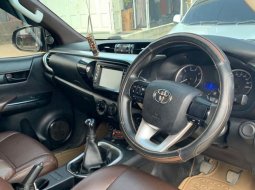 Toyota Hilux D-Cab 2.4 V (4x4) DSL A/T Hitam 6