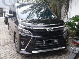 Toyota Voxy 2.0 A/T 2018 Hitam 1