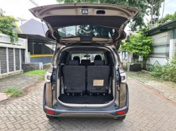 Toyota Sienta V CVT 2016 Coklat 5