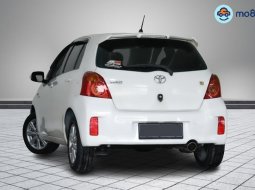 Toyota Yaris J 2013 Hatchback 2