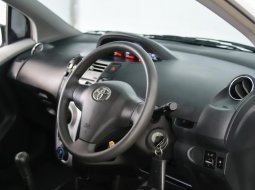 Toyota Yaris J 2013 Hatchback 3