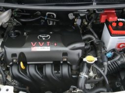 Toyota Yaris J 2013 Hatchback 5