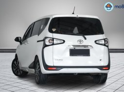 Toyota Sienta V 2018 1