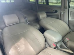 Toyota Kijang Innova E Manual Double Blower 2010 8